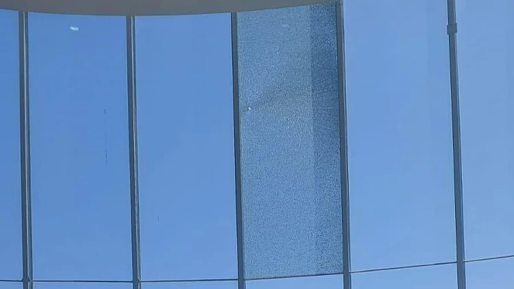 חלון בבית המשפט העליון נופץ מ"כלי ירייה"; שב"כ מעורב בחקירה