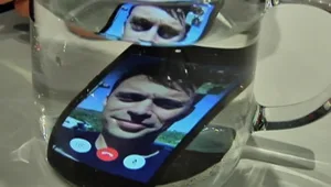 מה קורה לו בתוך כוס מים?