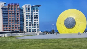 הריביירה התוססת והצבעונית שמחכה לכם חצי שעה מתל אביב