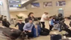 דרמה לילית בנתב"ג: גנב רכב פרץ מחסום - ונעצר