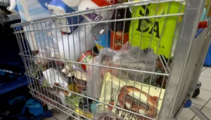"אין לנו ברירה": העושק של החנויות הסמוכות לבתי האבות
