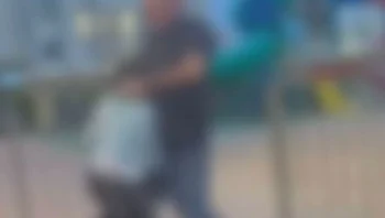 נהג אוטובוס תועד גורר ילד בביתר עילית, המשטרה חוקרת