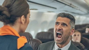 עשור לטיסת השוקולד: מסתבר שאנחנו לא הנוסעים הכי גרועים שיש
