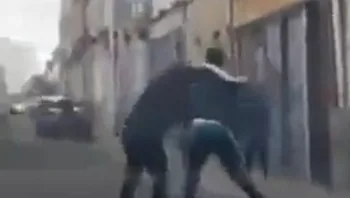 צרפת: קטין נעצר בחשד שתקף רב באגרופים מול בנו