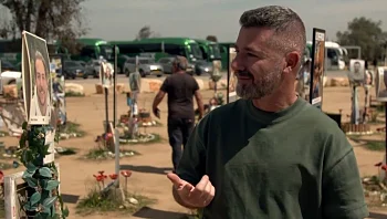 "הרגשתי כמו מלאך המוות": המחלץ שתיעד את הזוועות חוזר לנובה
